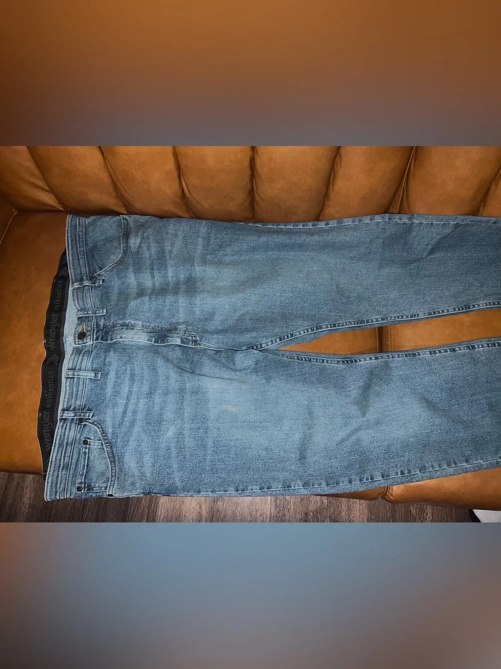 Wrangler Authentics jeans featuring a light stonewash denim men’s size 44/29